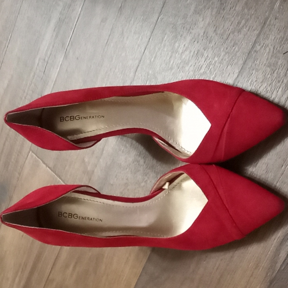 BCBGeneration red pumps